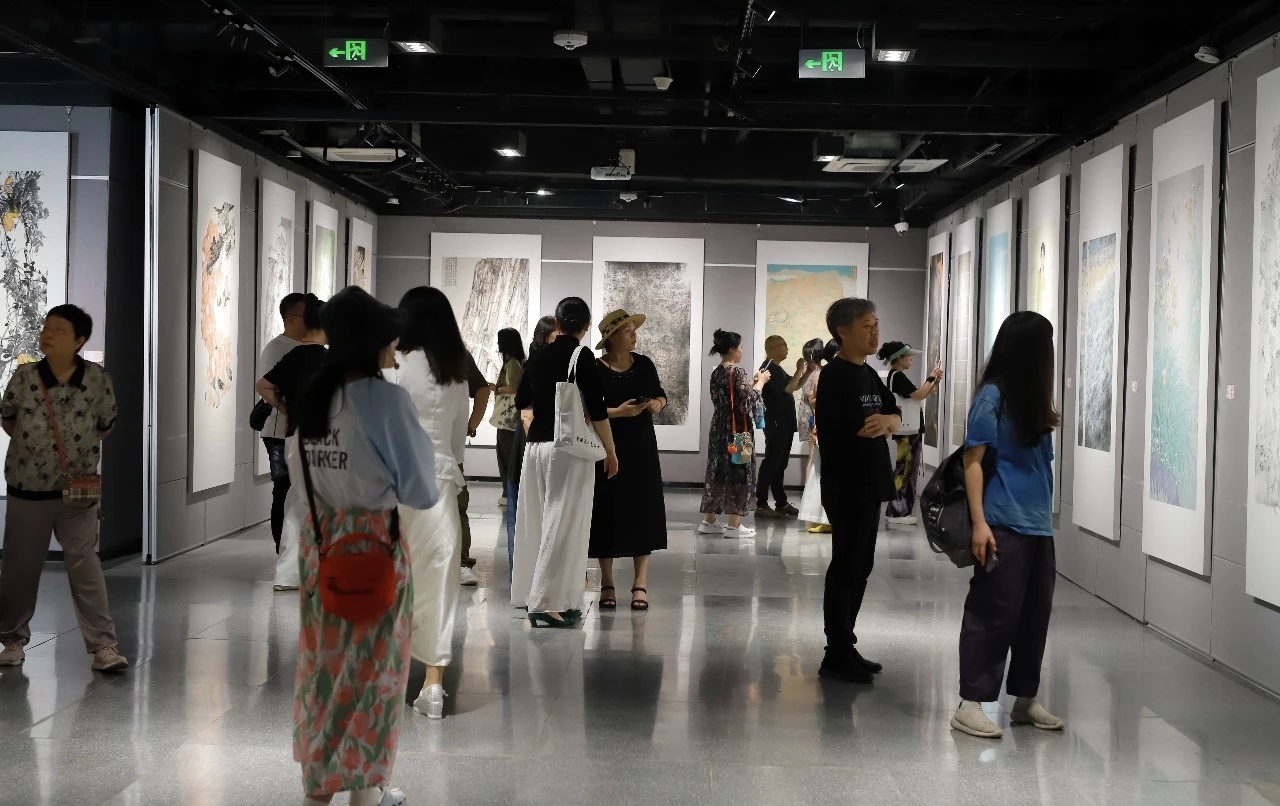 中国美术家协会新文艺群体会员美术作品展在南京雨花美术馆举办